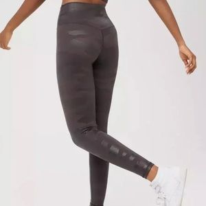 Aerie Offline Camo High-Rise Legging - large